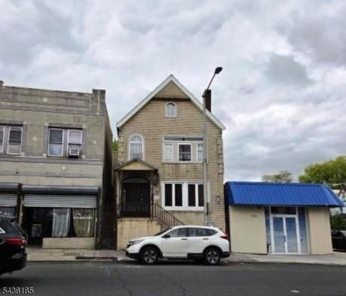 1018 Clinton Ave Property Photo 1