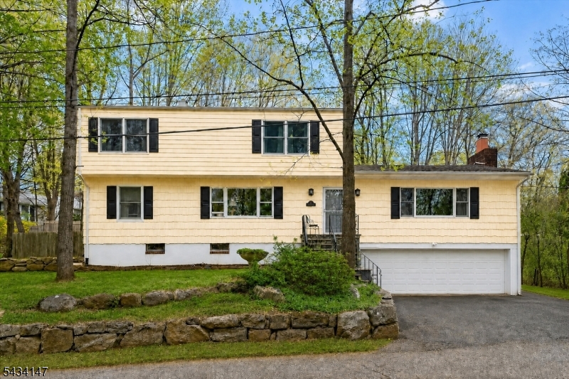 33 Brooksyde Ave Property Photo 1