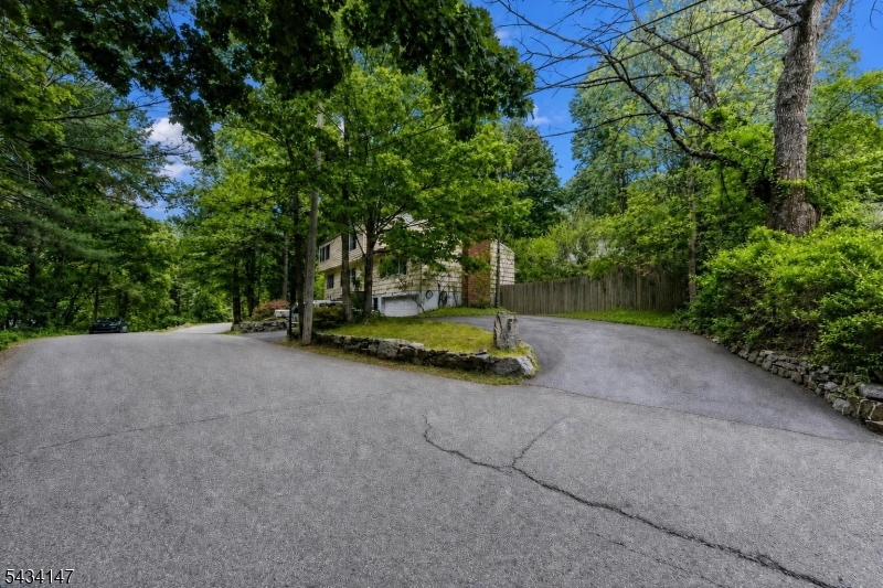 33 Brooksyde Ave Property Photo 28