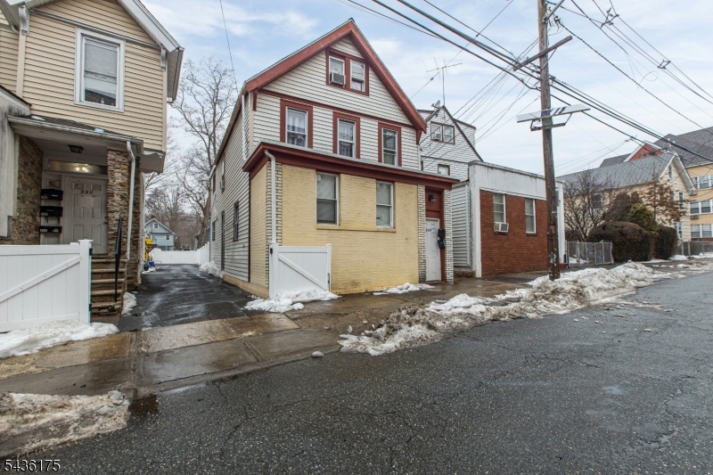 527 Valley St 2 Property Photo 1
