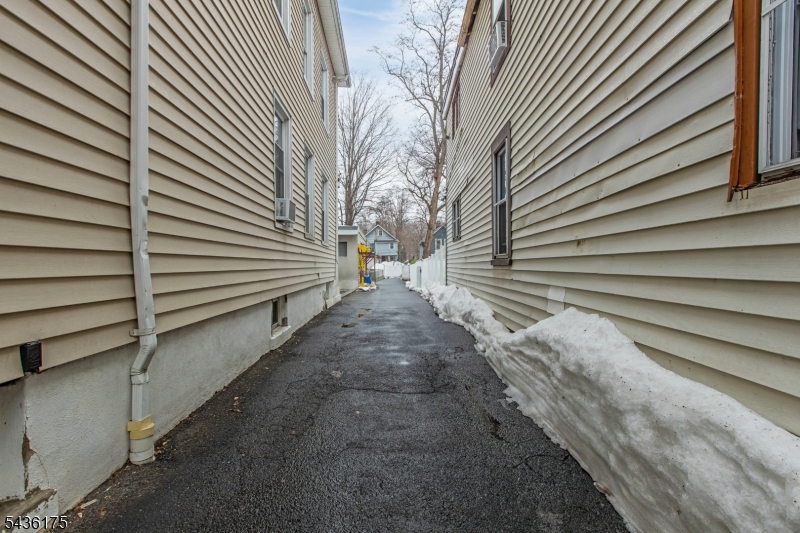 527 Valley St 2 Property Photo 3