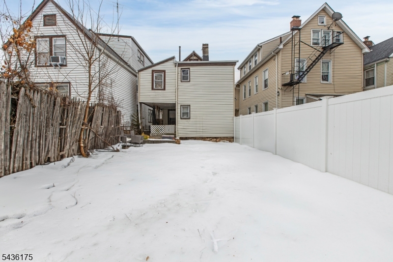 527 Valley St 2 Property Photo 5