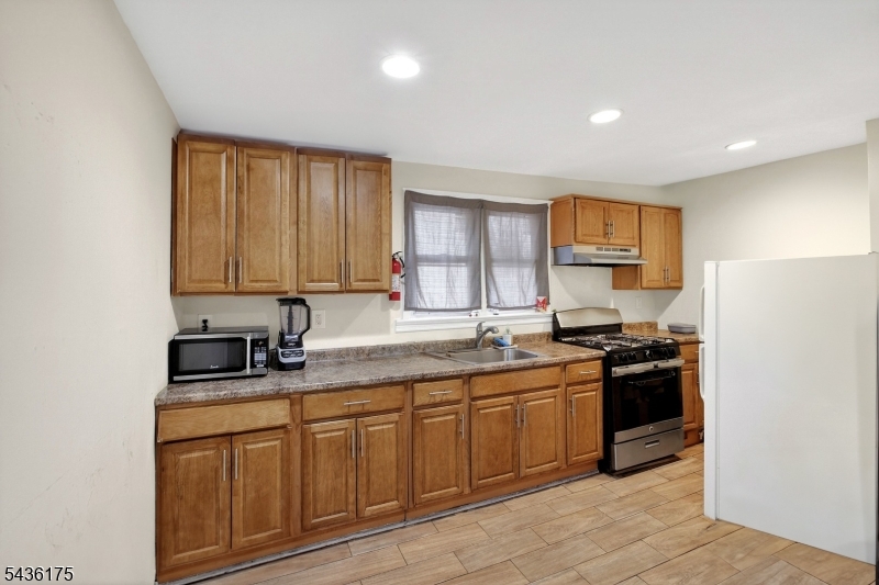 527 Valley St 2 Property Photo 6