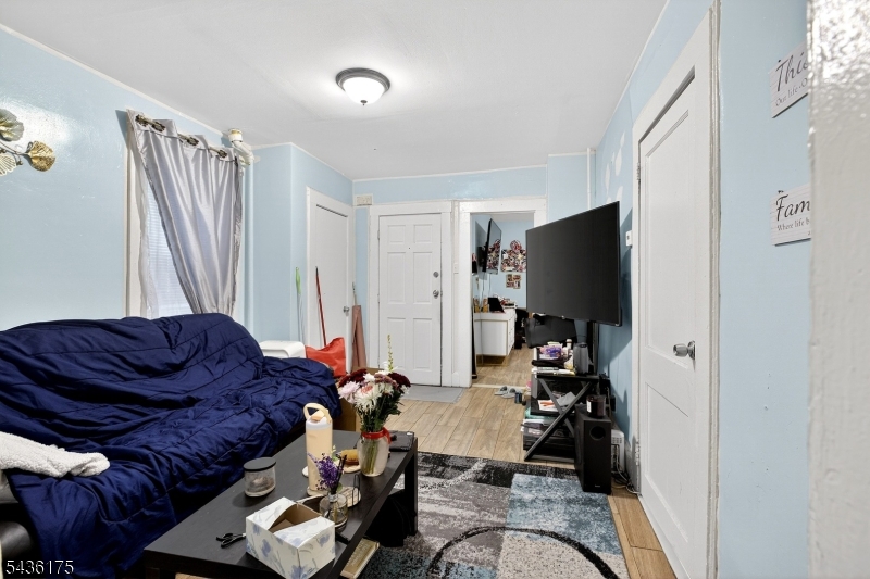 527 Valley St 2 Property Photo 14