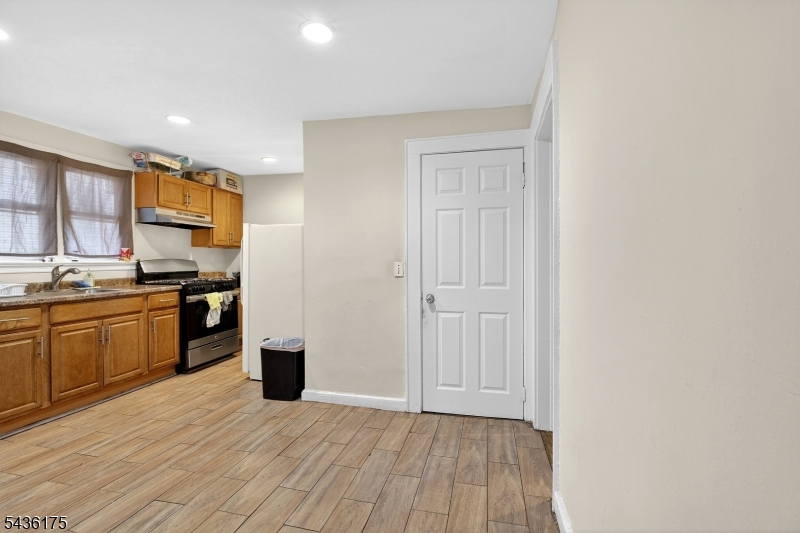 527 Valley St 2 Property Photo 25