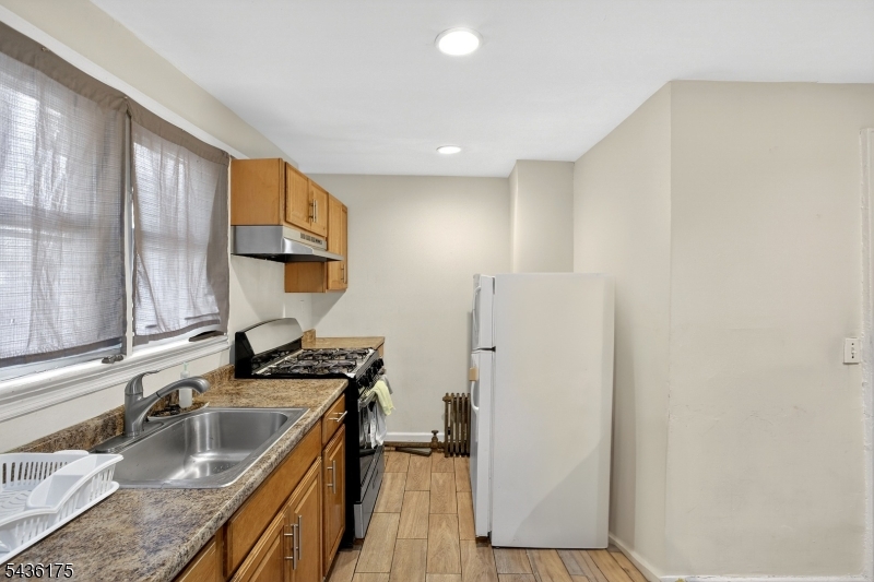 527 Valley St 2 Property Photo 26