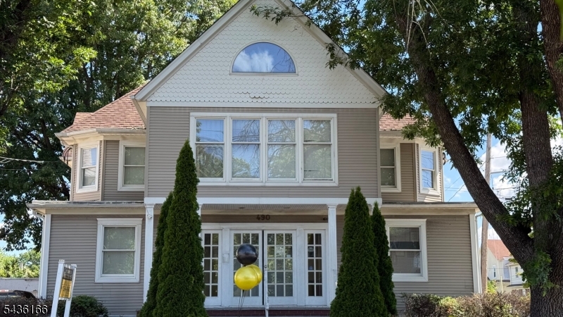 490 Somerset St Property Photo 1