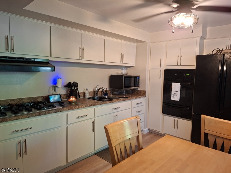 721 Taft Ave Property Photo 4