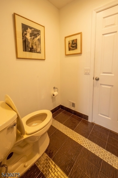 130 Kensington Dr Property Photo 38