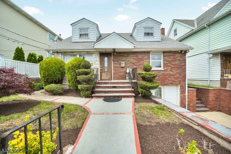 161 Plauderville Ave Property Photo 1
