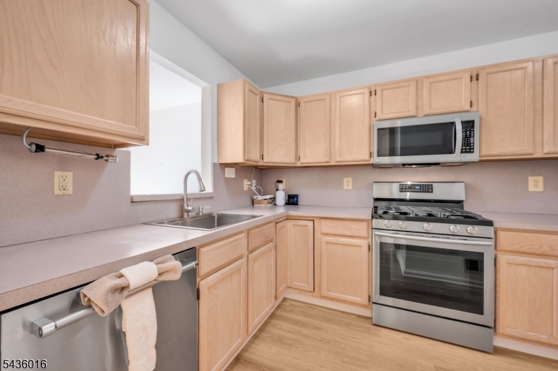 4 Woodmont Dr Property Photo 6
