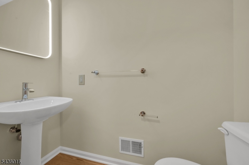 4 Woodmont Dr Property Photo 22