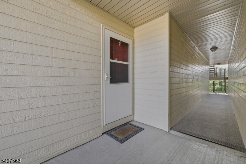 195 English Pl Property Photo 5