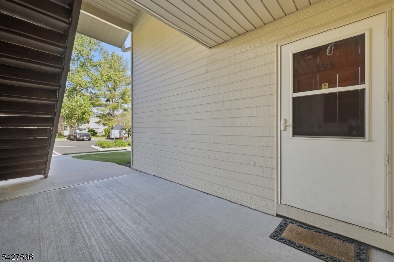 195 English Pl Property Photo 6