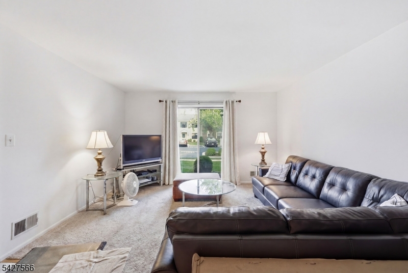 195 English Pl Property Photo 7
