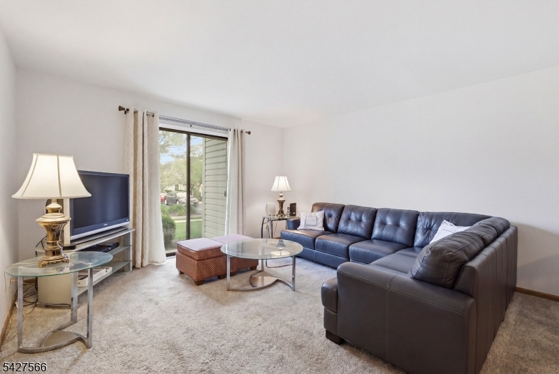 195 English Pl Property Photo 8