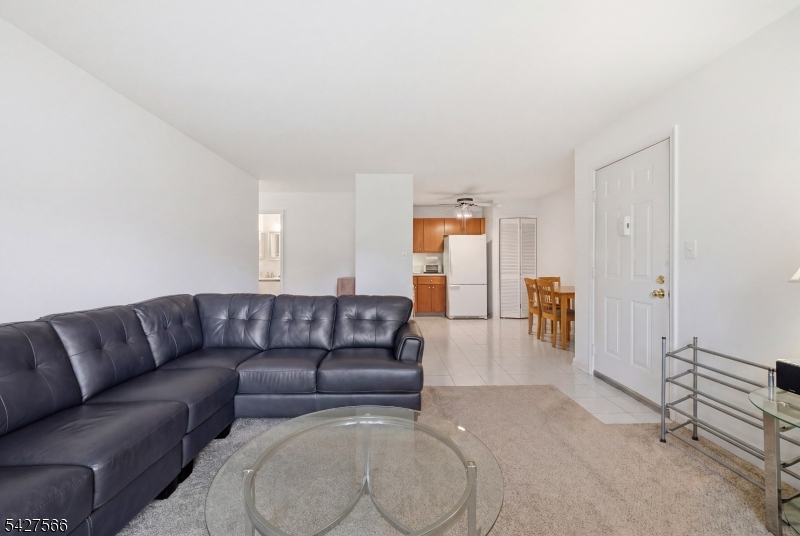 195 English Pl Property Photo 9
