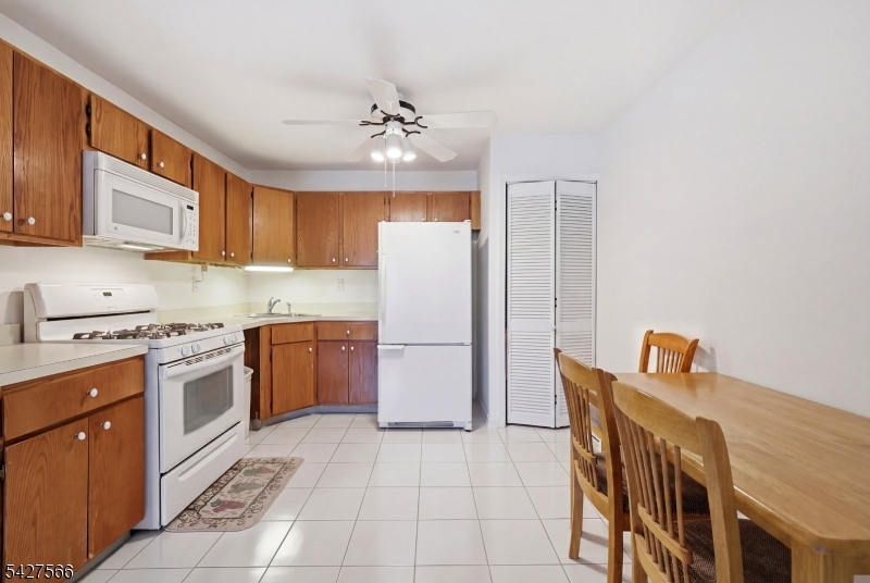 195 English Pl Property Photo 10