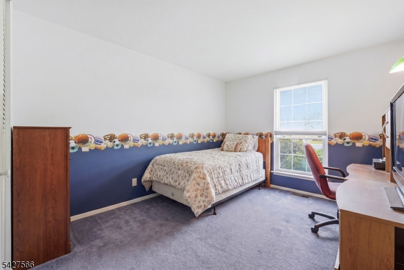 195 English Pl Property Photo 14