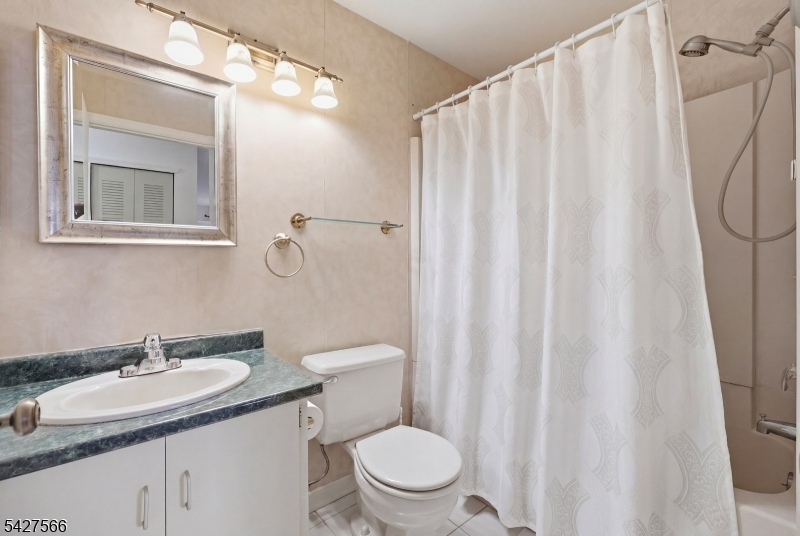 195 English Pl Property Photo 15