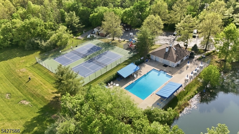 195 English Pl Property Photo 25