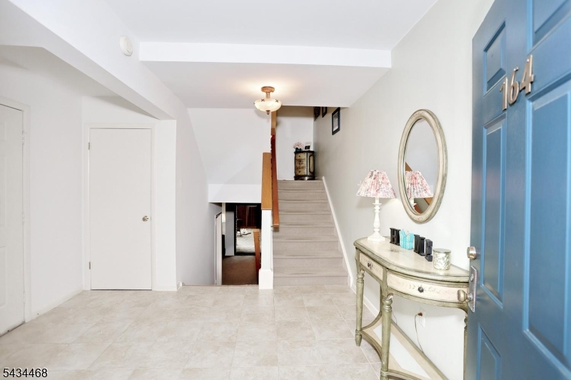 164 Winchester Ct Property Photo 4