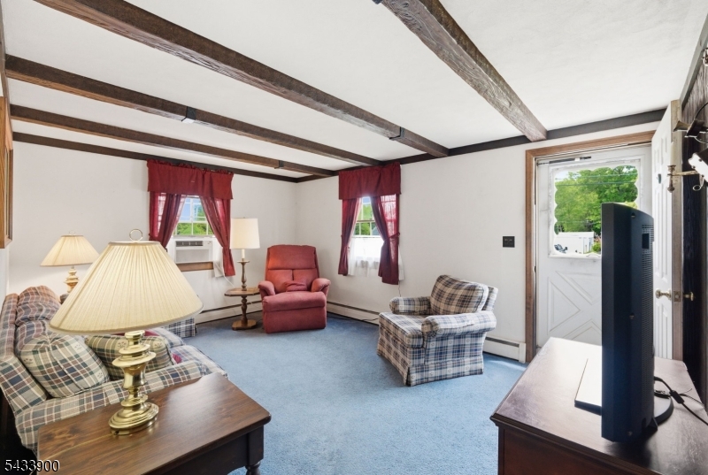 9 Winding Way Property Photo 4