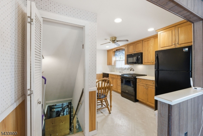 9 Winding Way Property Photo 8