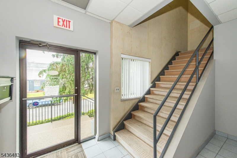 9 Fairfield Ave Property Photo 3