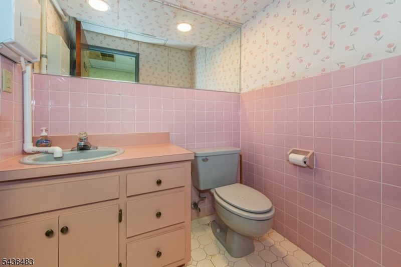 9 Fairfield Ave Property Photo 12