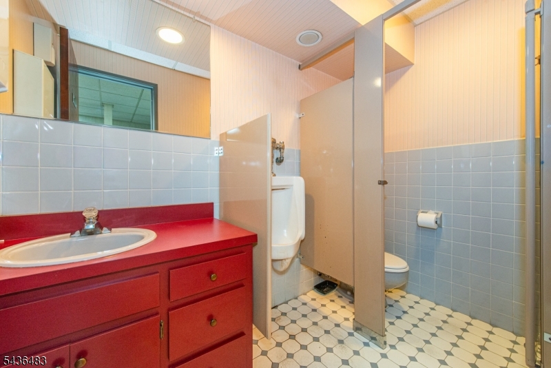 9 Fairfield Ave Property Photo 13
