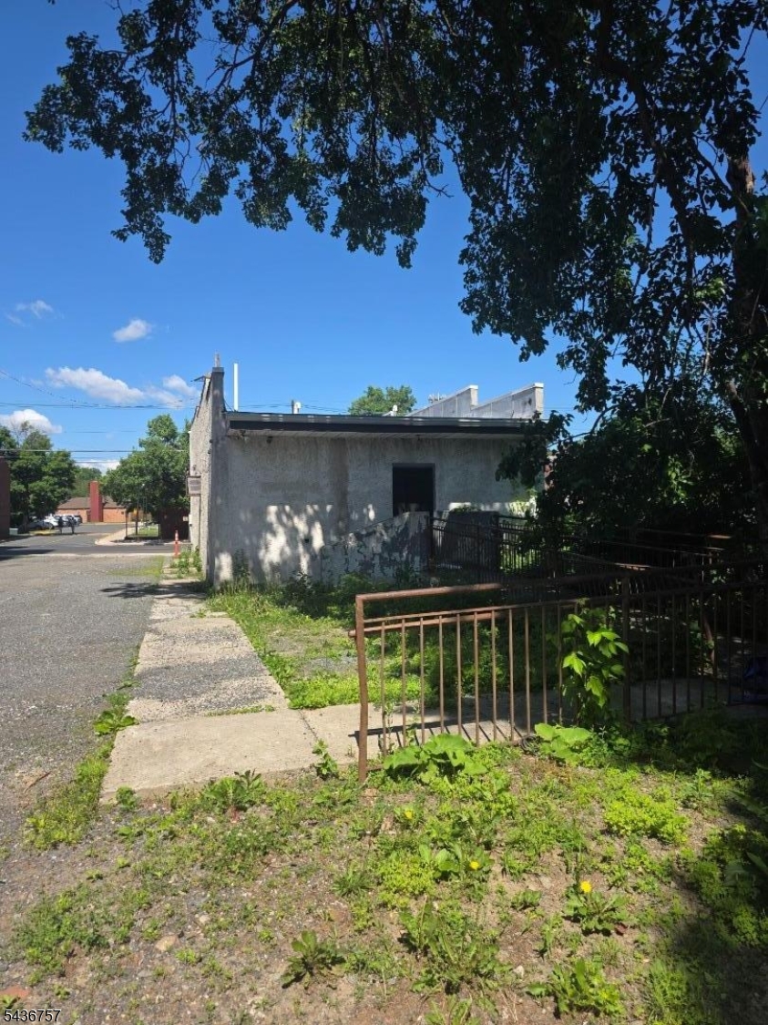 274 N Willow Property Photo 4
