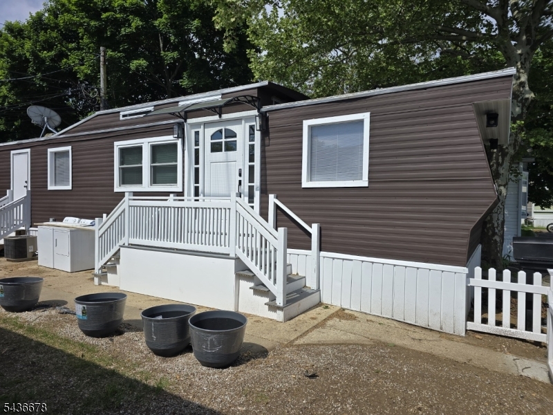 9 Monique Circle Property Photo 1