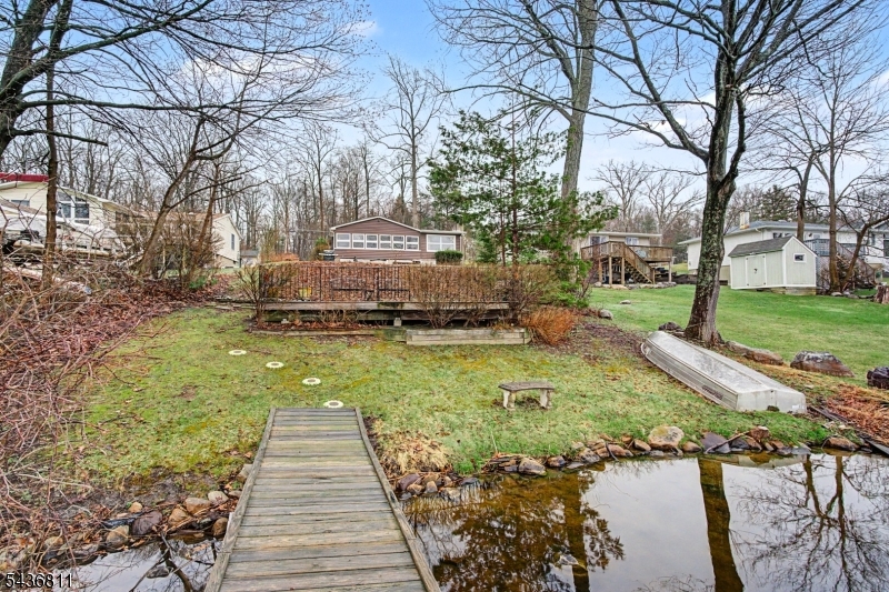 40 E Shore Dr Property Photo 5