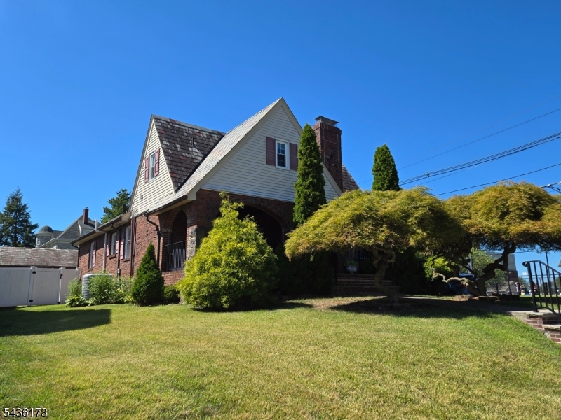 304 Henry St Property Photo 1