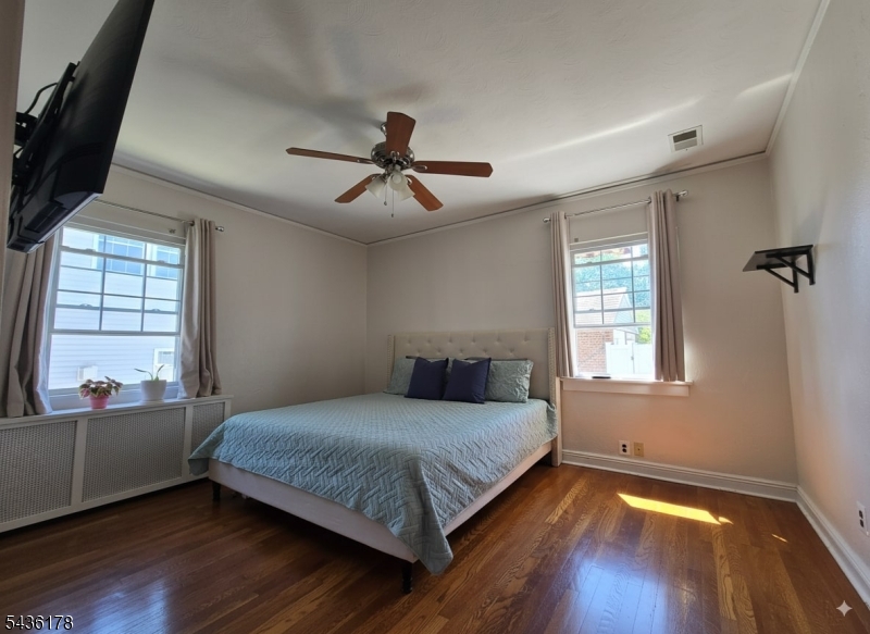 304 Henry St Property Photo 10