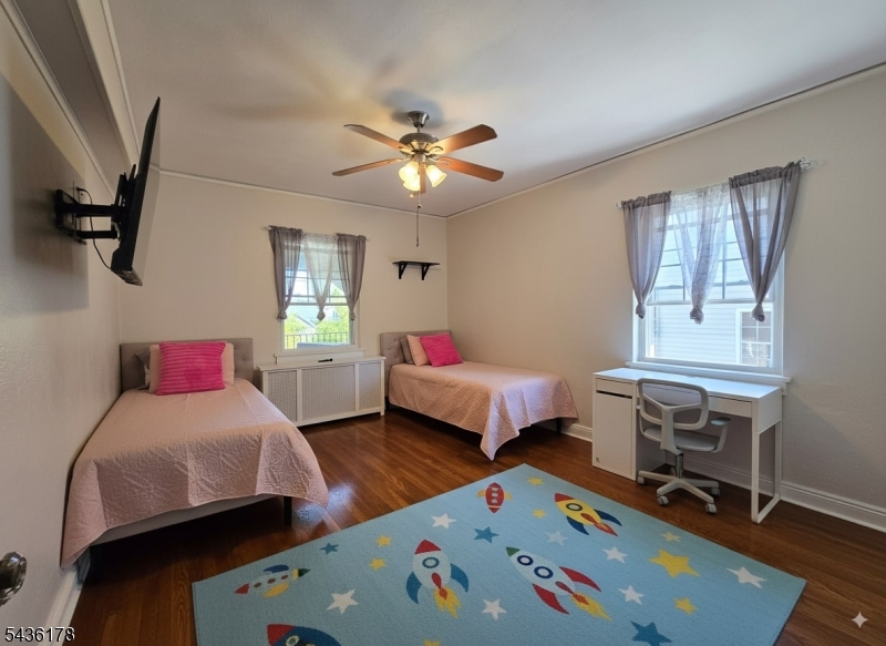 304 Henry St Property Photo 11