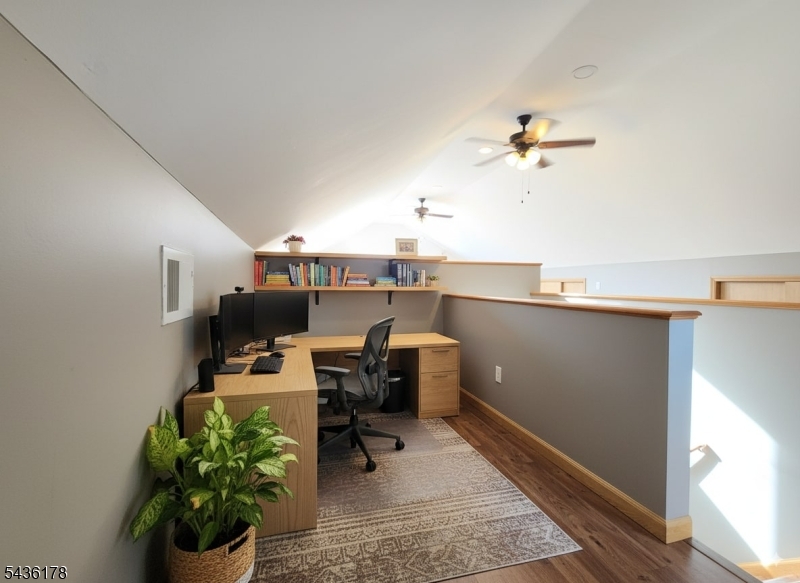304 Henry St Property Photo 15
