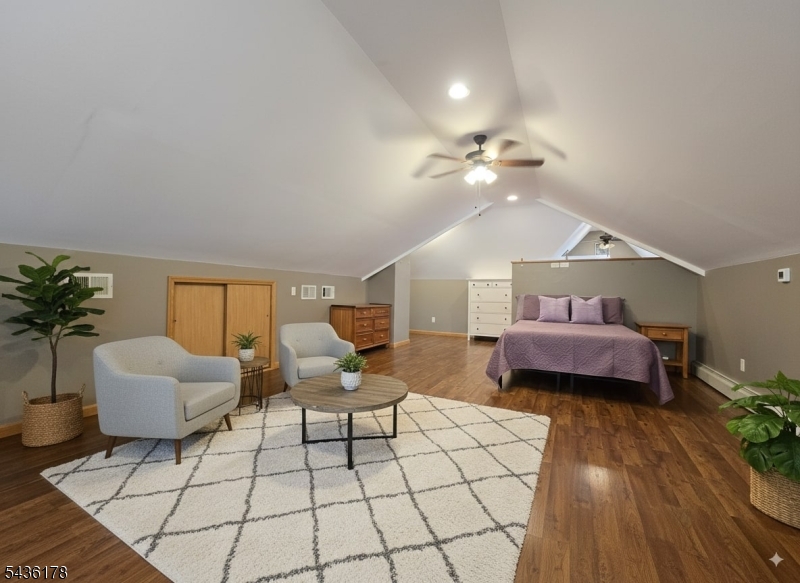 304 Henry St Property Photo 16