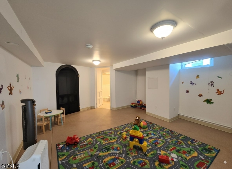 304 Henry St Property Photo 22