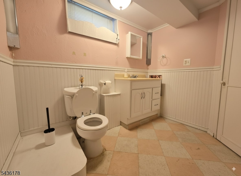 304 Henry St Property Photo 25