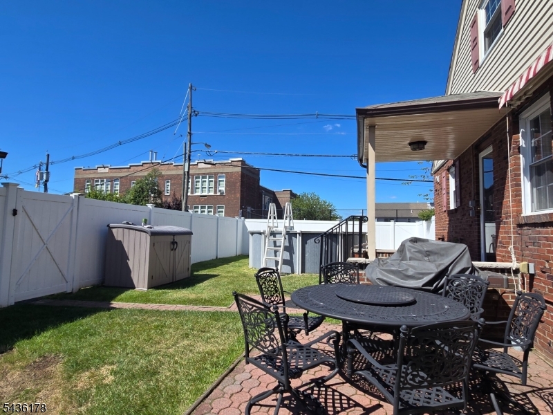 304 Henry St Property Photo 28