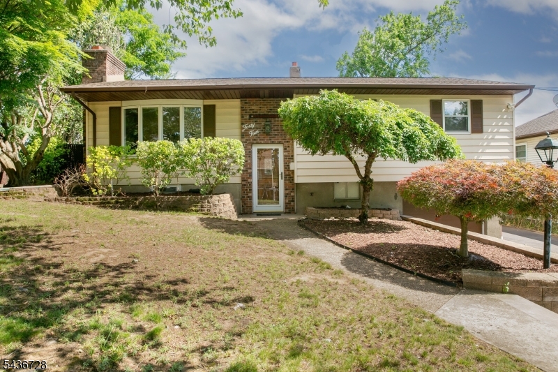 44 Adelphia Rd Property Photo 1
