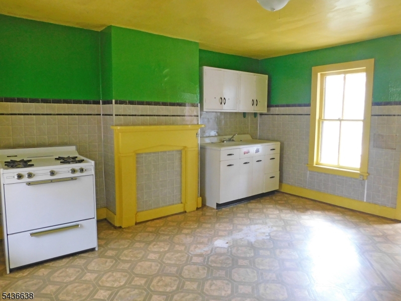 27 Central Ave Property Photo 6