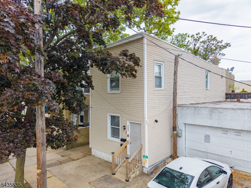 409 Ogden Pl Property Photo 2