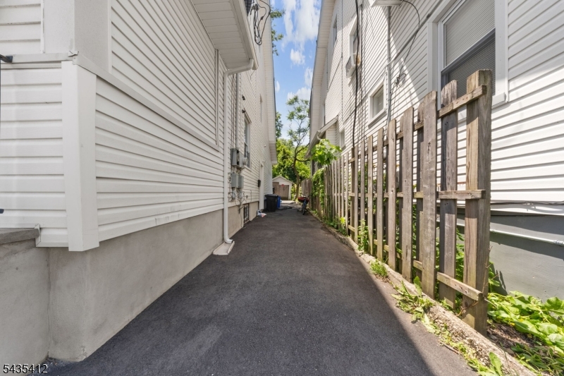 79 Delmar Pl Property Photo 13