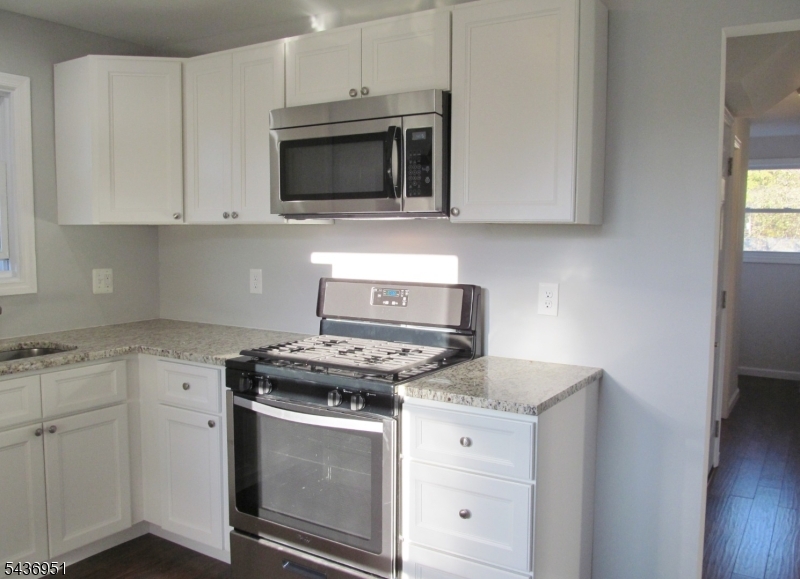 281 S Washington Ave 2 Property Photo 4