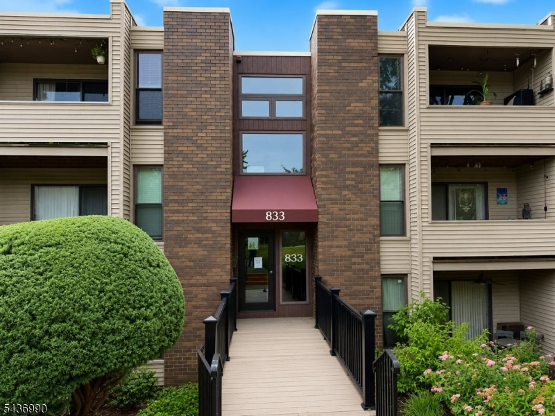 833 Main L Property Photo 1