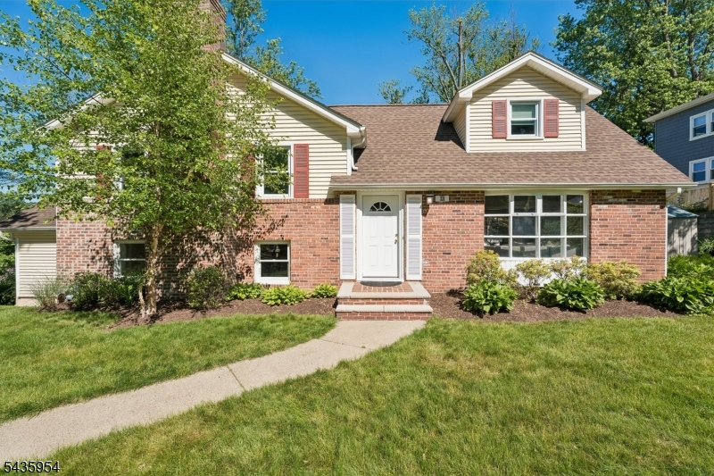 30 Crestwood Rd Property Photo 2