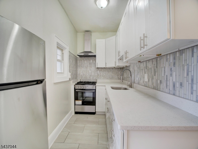 57 Poe Ave 3 Property Photo 5